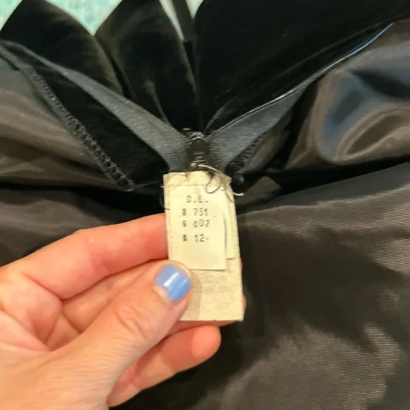 Vintage Velvet & BOW Gown - Picture 8 of 16